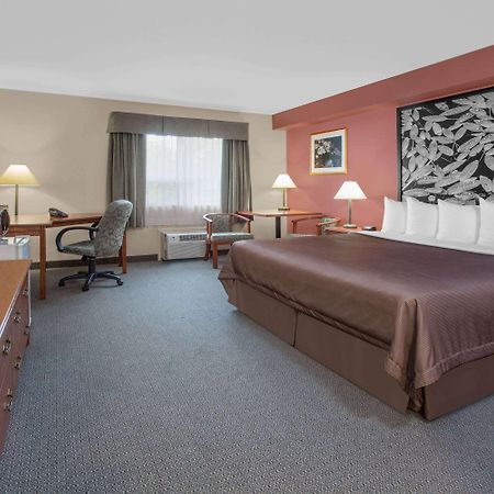 Super 8 By Wyndham Sault Ste Marie On Hotel Bagian luar foto