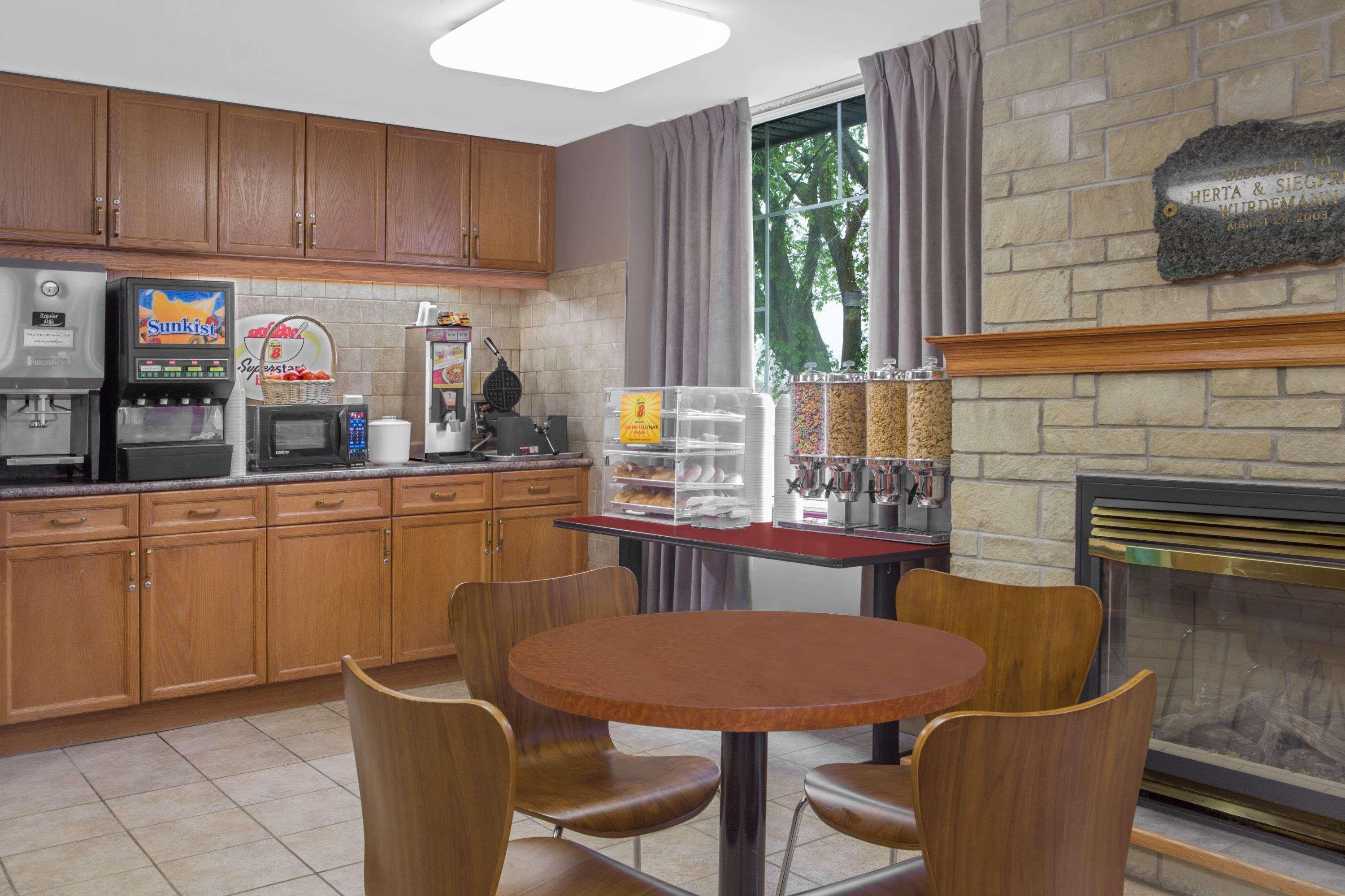 Super 8 By Wyndham Sault Ste Marie On Hotel Bagian luar foto