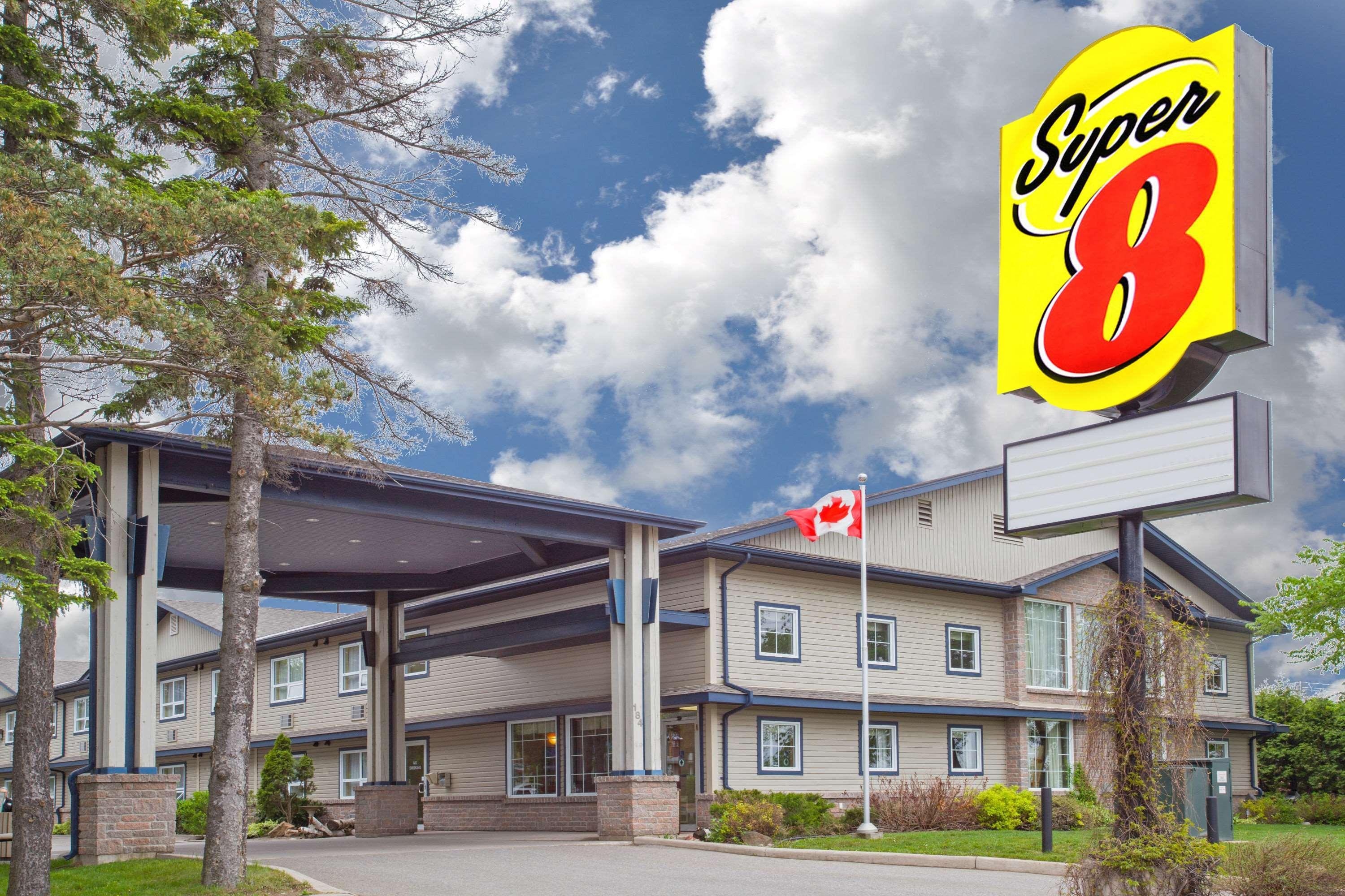 Super 8 By Wyndham Sault Ste Marie On Hotel Bagian luar foto
